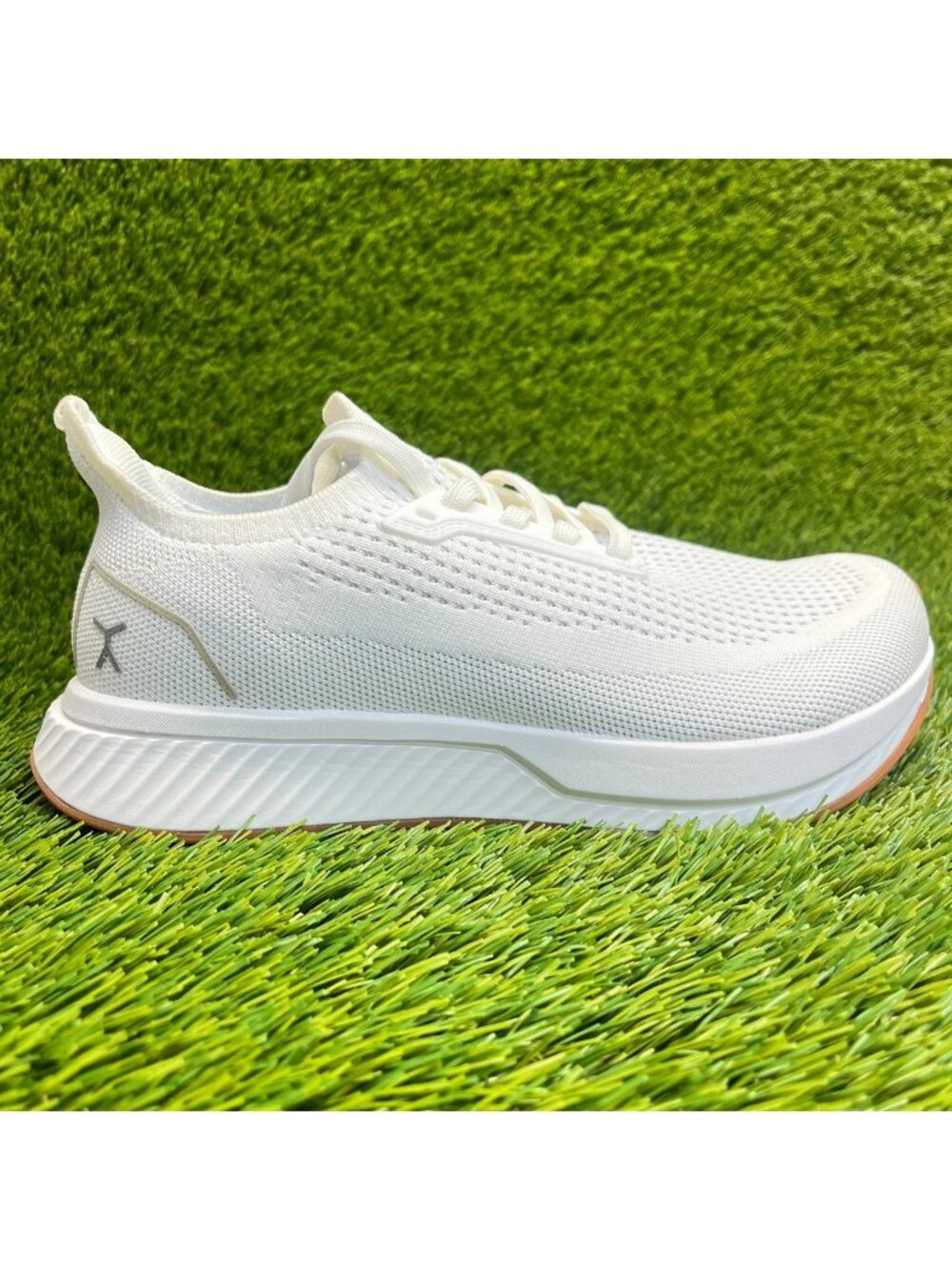 Flux Adapt Runner White Gum Womens Size 8 Running Athletic Walking Knit Shoes